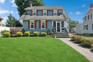 127 Rose St, Freeport, NY 11520