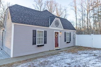 135 W High St, East Hampton, CT 06424