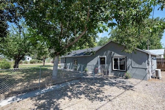202 E Montana Ave, Homedale, ID 83628