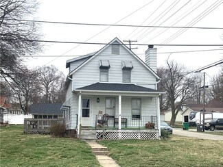 108 E 9th St, Pana, IL 62557