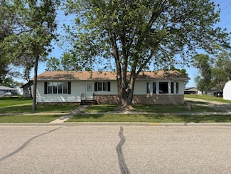 811 1st Ave N, Wishek, ND 58495