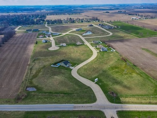 1412 Navajo Ct, Kankakee, IL 60901