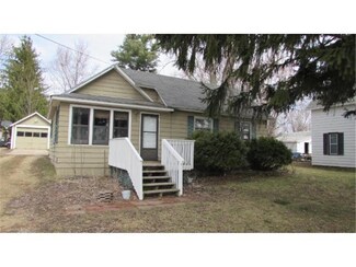105 W Maple St, Roberts, WI 54023