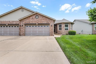 15 Klein Dr, Bethalto, IL 62010