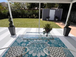 250 NE 42nd St, Oakland Park, FL 33334
