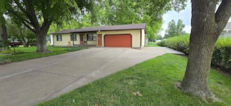 9 Cottonwood Place, Kearney, NE 68845
