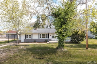 406 N Locust St, Richland, MO 65556