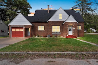 702 Mira Ave, Crivitz, WI 54114