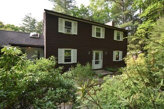 3 Evergreen Ln, Amherst, MA 01002