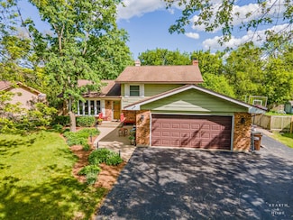 1103 Hillcrest Ave, Fox River Grove, IL 60021