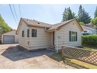 2153 17th St, North Bend, OR 97459