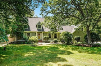 30 Weymouth Dr, Bedford, NH 03110