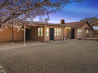 902 Calle Loma, Espanola, NM 87532