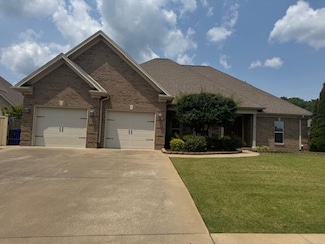 215 Oakbrook Dr, Florence, AL 35630