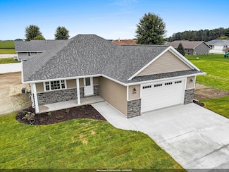 1212 Northwood Dr, Seymour, WI 54165