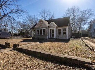 1110 E Lamar St, Palestine, TX 75801