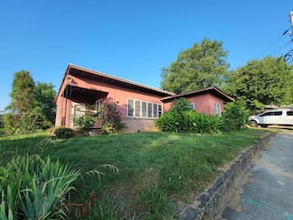 307 Hiawassee St, Hayesville, NC 28904