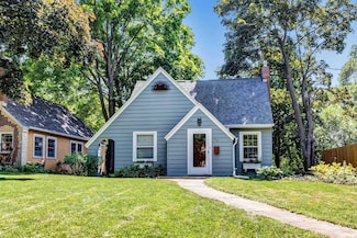 712 Allouez Terrace, Green Bay, WI 54301