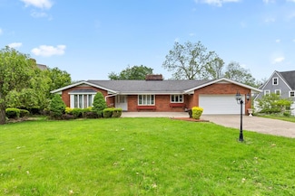 12 Forest Hills Dr, Wheeling, WV 26003