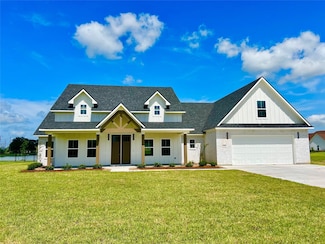 839 Oak Ridge Dr, Angleton, TX 77515