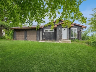 5555 Troy Mills Rd, Walker, IA 52352