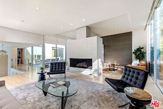 396 N Kenter Ave, Los Angeles, CA 90049