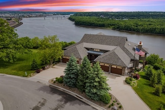 1025 Carmel Dr, Dubuque, IA 52003