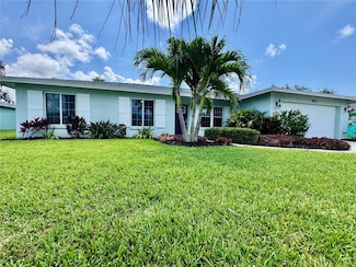 913 64th St W, Bradenton, FL 34209
