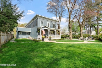 14 Stratton St, Saratoga Springs, NY 12866