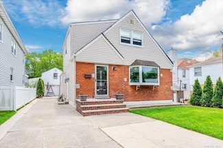 252-14 82nd Rd, Bellerose, NY 11426