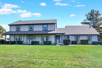 2057 S Oakwood Dr, New Palestine, IN 46163