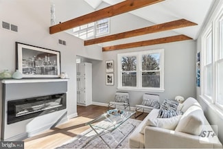 3141 Chepstow Ln, Falls Church, VA 22042