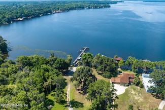 105 Dexter Ct, Crescent City, FL 32112