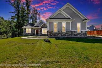 16905 Pine Hollow Dr, East Lansing, MI 48823