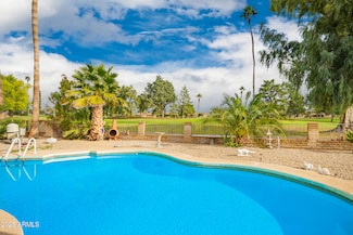 10102 W Concho Cir, Sun City, AZ 85373