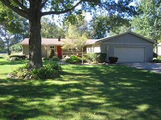 1916 Bittersweet Dr, Saint Anne, IL 60964
