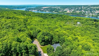 1906 White Oak Ln, Houghton, MI 49931