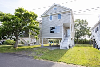 7 Saye St, Old Saybrook, CT 06475