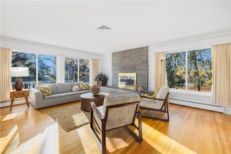 2232 Boston Neck Rd, Saunderstown, RI 02874