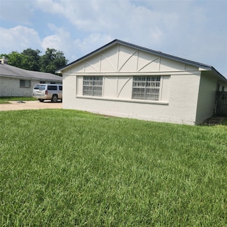 8718 Glen Shadow Dr, Houston, TX 77088