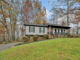 5979 Honeycomb Ln, Pfafftown, NC 27040