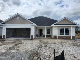 929 Eakins Ln, Richlands, NC 28574