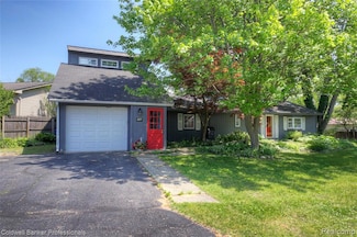 290 Florawood Blvd, Waterford, MI 48327