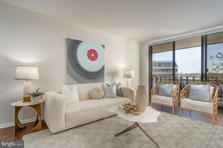 700 New Hampshire Ave NW Unit 1220, Washington, DC 20037