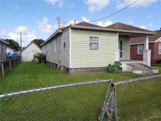 744 Brown Ave, Harvey, LA 70058