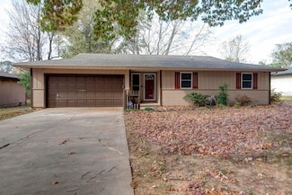 2063 S Suprema Ave, Springfield, MO 65807