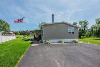 900 Cobblestone Ct, Holley, NY 14470