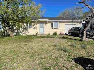 1504 Hale Dr, Junction City, KS 66441