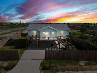 568 W Post Oak Ln, Rockport, TX 78382