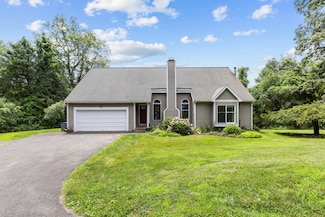 10 Hattertown Rd, Newtown, CT 06470